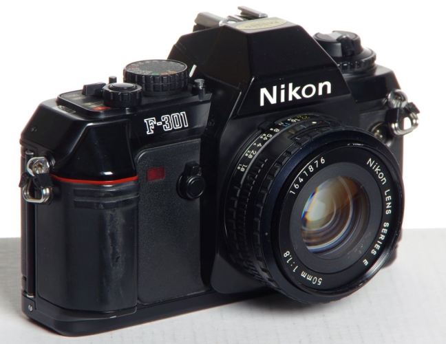 Nikon F-301 Kit Pancake Nikon Lens Series E 50mm/F1,8 *gebraucht*